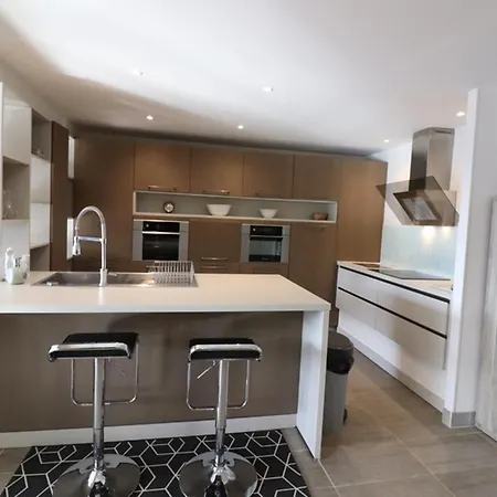Casa vacanze Maison Contemporaine Avec Piscine Privee, Jardin Clos Et Internet - Fr-1-742-53 *