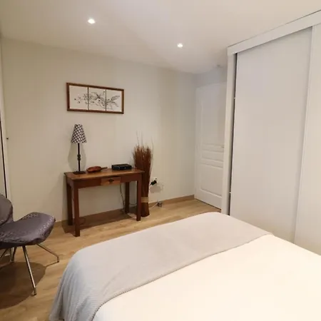Maison Contemporaine Avec Piscine Privee, Jardin Clos Et Internet - Fr-1-742-53 *