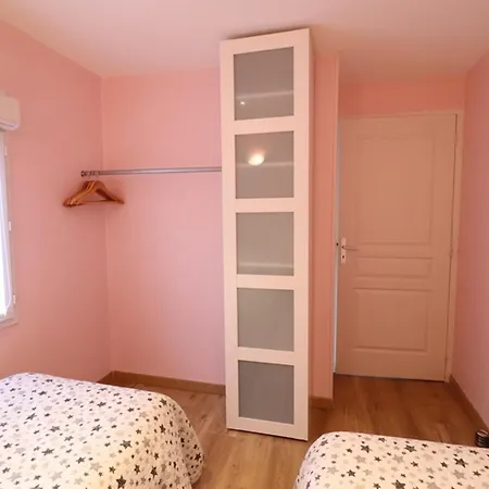 Casa vacanze Maison Contemporaine Avec Piscine Privee, Jardin Clos Et Internet - Fr-1-742-53 Lacapelle-Viescamp